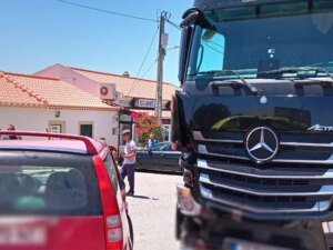 Read more about the article Acidente entre automóvel e camião causa quatro feridos na Estrada Nacional 120 em Odemira.