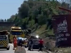 Read more about the article Camião despista-se e incendeia-se na A1 na zona da Mealhada. Condutor ficou ferido.