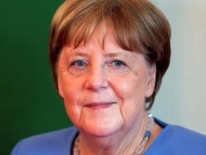 Read more about the article Angela Merkel menciona a ligação entre clima e solo durante a entrega do Prémio Gulbenkian para a Humanidade.