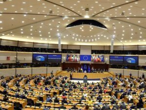 Read more about the article Partidos de direita formam novo grupo parlamentar no Parlamento Europeu