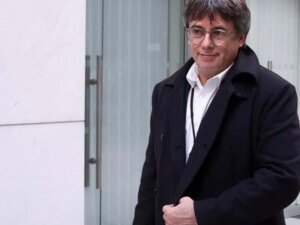 Read more about the article Tribunal considera inválidos procedimentos em caso que envolve Puigdemont.