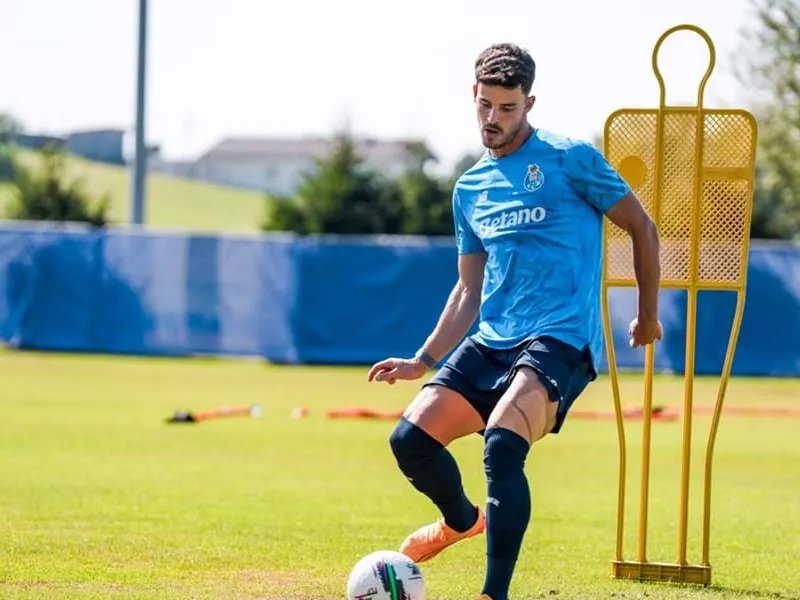 Read more about the article A recusa do FC Porto ao Rayo Vallecano fortalece o central Zé Pedro.