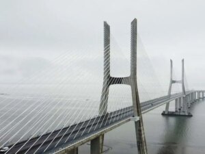 Read more about the article 10 infrações graves e um Audi RS6 a 246km/h: o primeiro mês dos radares na Ponte Vasco da Gama