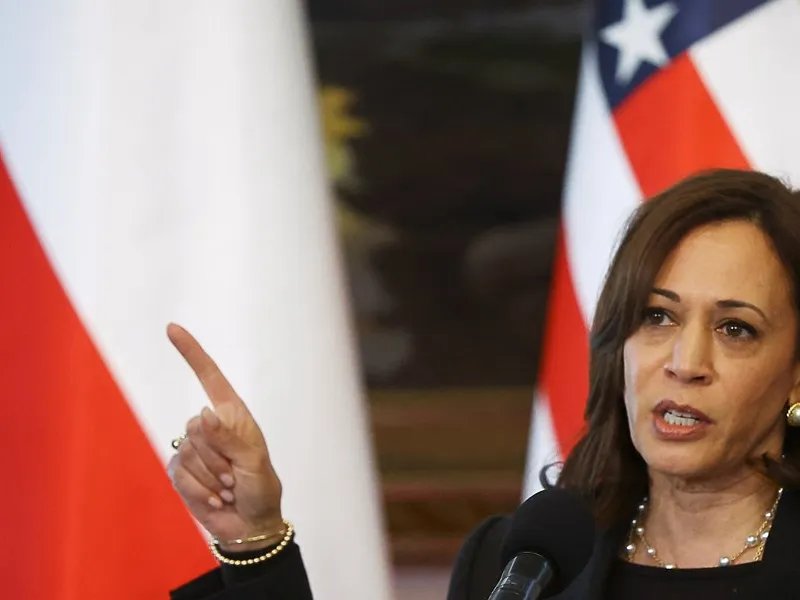 Read more about the article Bill e Hillary Clinton apoiam candidatura presidencial de Kamala Harris.