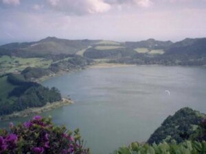 Read more about the article As ilhas das Flores e Corvo estão sob aviso amarelo devido à ocorrência de chuva intensa.